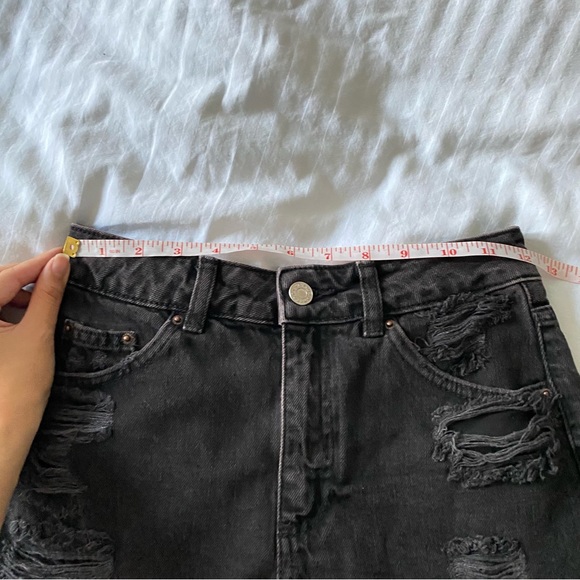 TOPSHOP Washed Black Distressed High Rise Denim Shorts - Picture 6 of 9